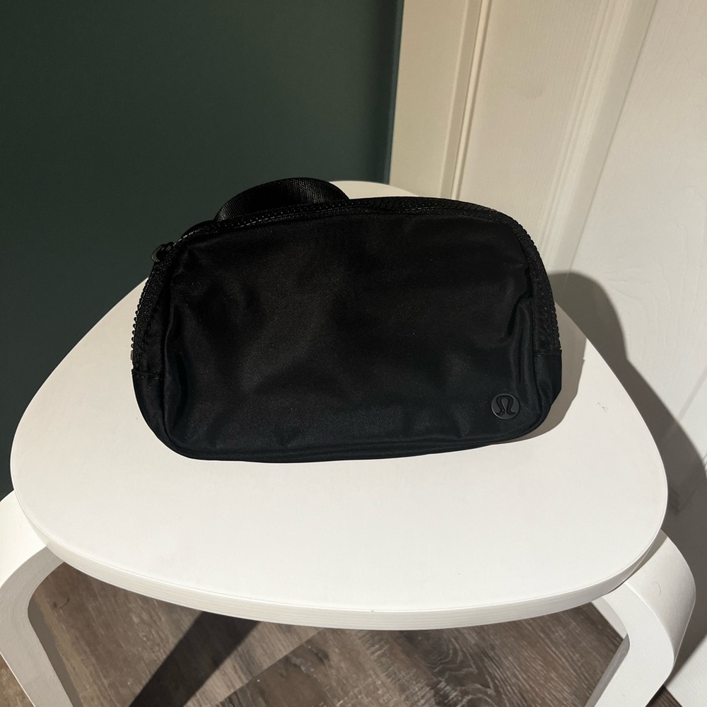 BNWT ORIGINAL Lululemon Everywhere Belt Bag